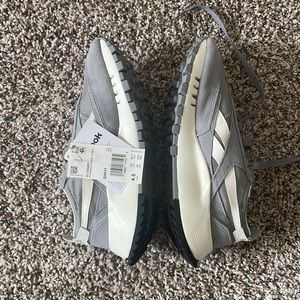 NEW CL Legacy Reebok Shoes. Gray & White. Size 6 Womens. Mens 4.5.